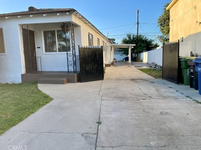 851 105th St, Los Angeles CA  90044-4429 exterior