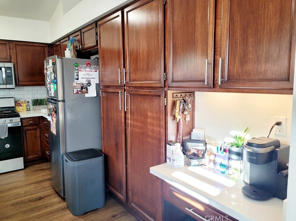 11374 Dogwood Ct, Fontana CA  92337-2738 exterior