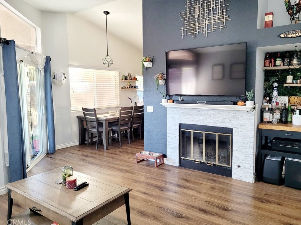 11374 Dogwood Ct, Fontana CA  92337-2738 exterior