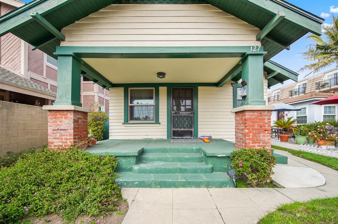 127 10th St, Seal Beach, CA 90740