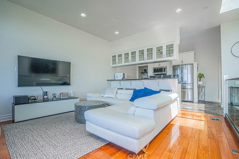 1065 Tia Juana St, Laguna Beach CA  92651-3833 exterior