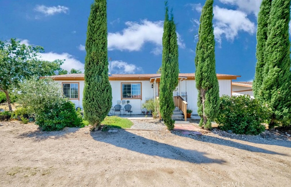 9980 Sierra Vista Rd, Phelan, CA 92371-4117
