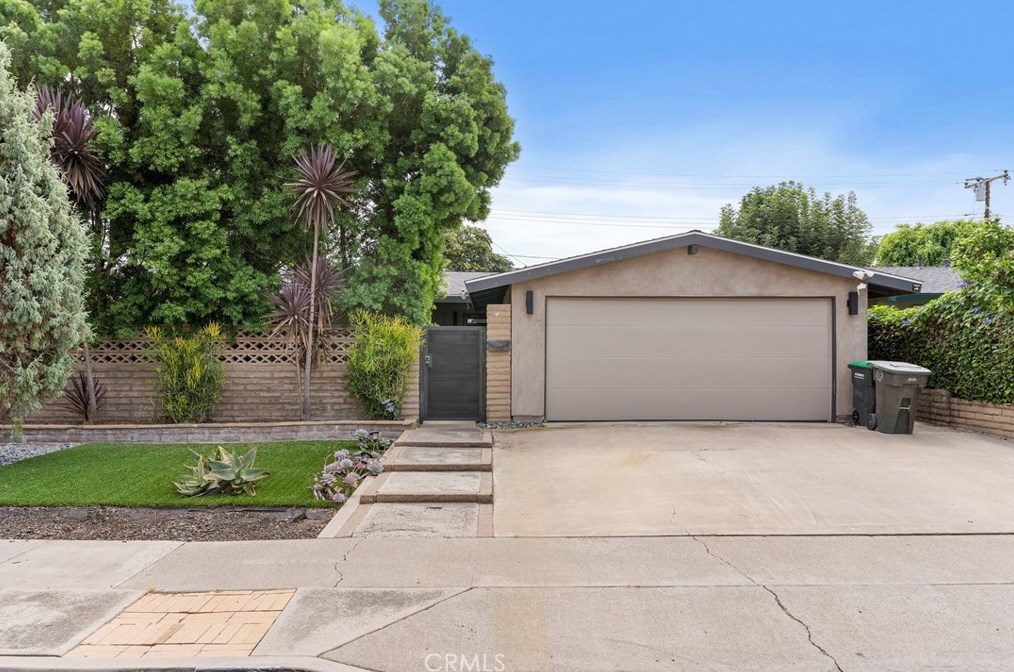 1585 Baker St, Costa Mesa, CA 92626