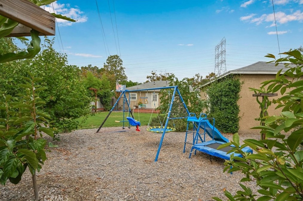 6654 Turnergrove Dr, Lakewood CA  90713-2752 exterior