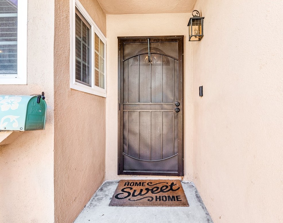 6092 Navajo Rd, Westminster, CA 92683-2035