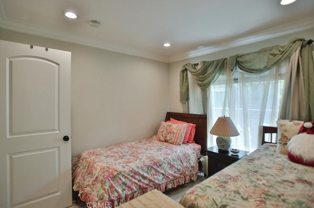 980 Azalea Dr, Costa Mesa CA  92626-1795 exterior