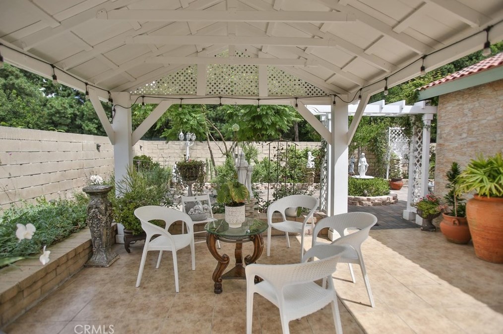 980 Azalea Dr, Costa Mesa CA  92626-1795 exterior