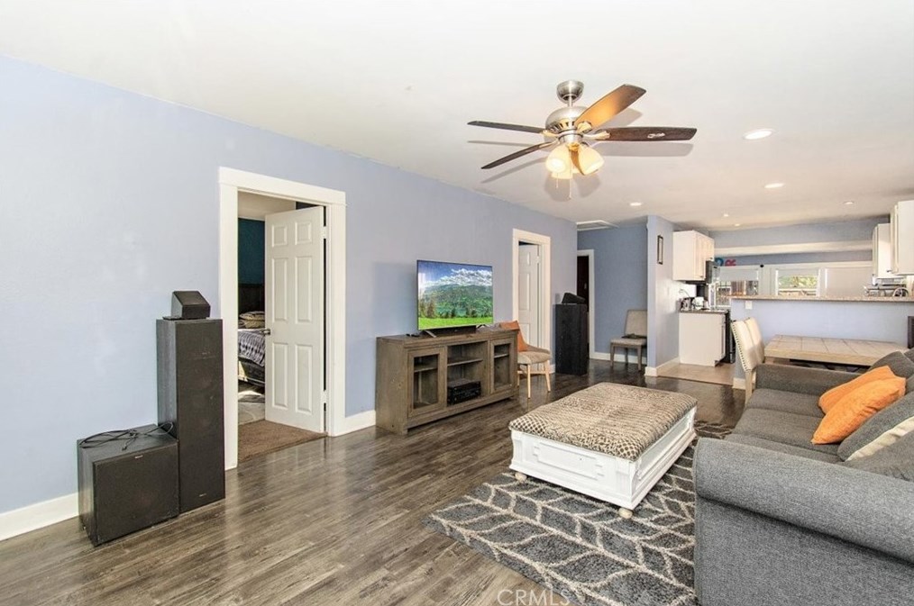 1309 73rd St, Los Angeles CA  90044-2437 exterior