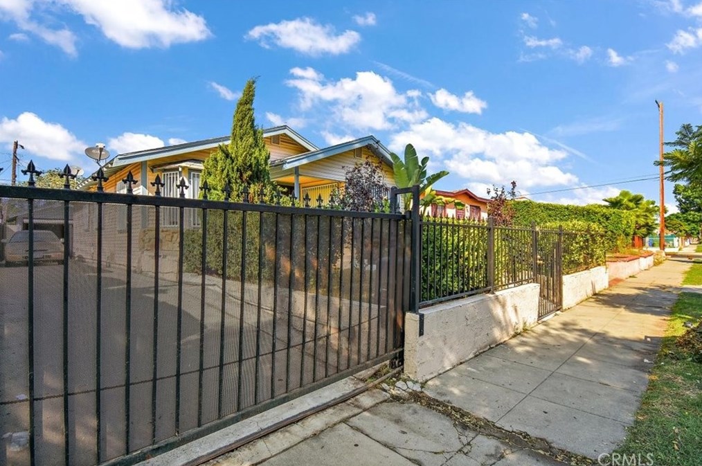 1309 73rd St, Los Angeles CA  90044-2437 exterior