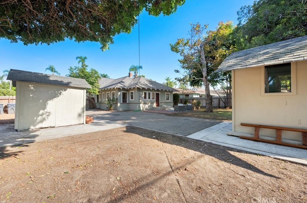 2620 Flower St, Santa Ana CA 92706-1930 exterior