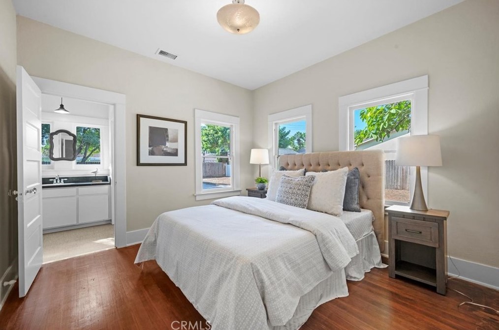 2620 Flower St, Santa Ana CA 92706-1930 exterior