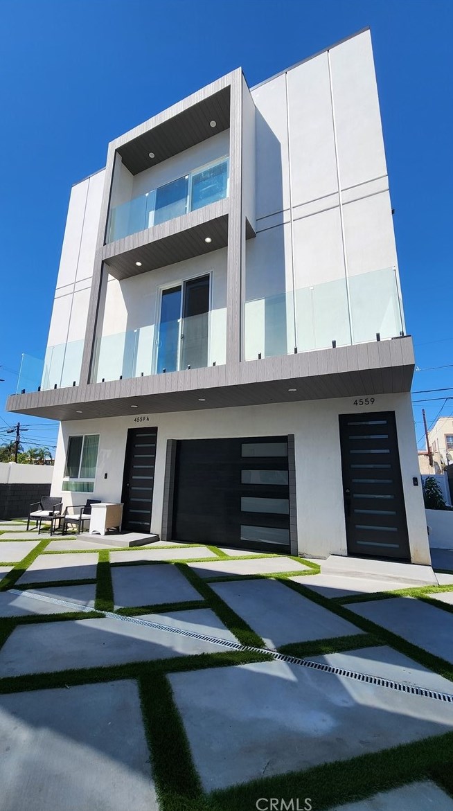 4559 18th St, Los Angeles CA  90019-5843 exterior