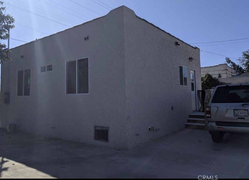 1969 88th St, Los Angeles, CA 90002-1507