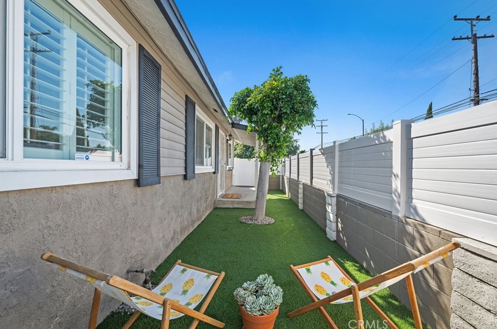 3330 E 10th St, Long Beach, CA 90804