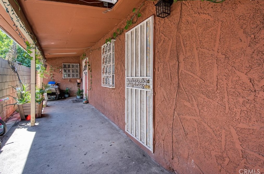 808 111th Dr, Los Angeles CA  90059-1533 exterior