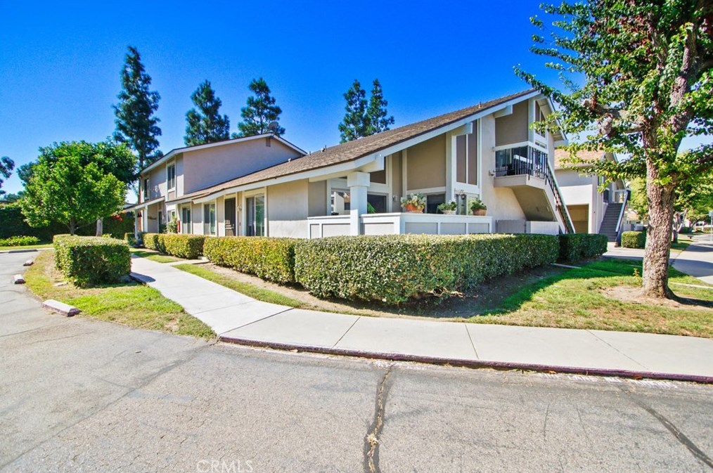 6712 Sun Dr, Huntington Beach, CA 92647-5226