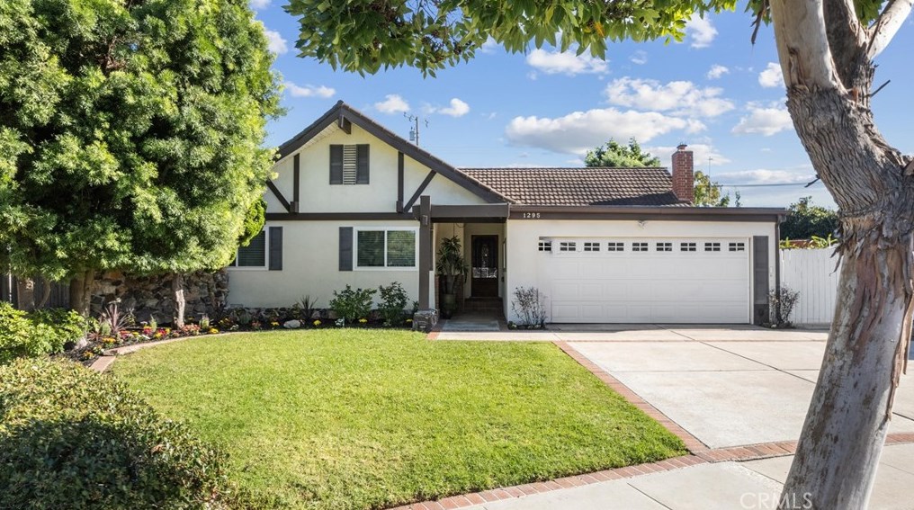 1295 Stonefield St, Costa Mesa, CA 92626