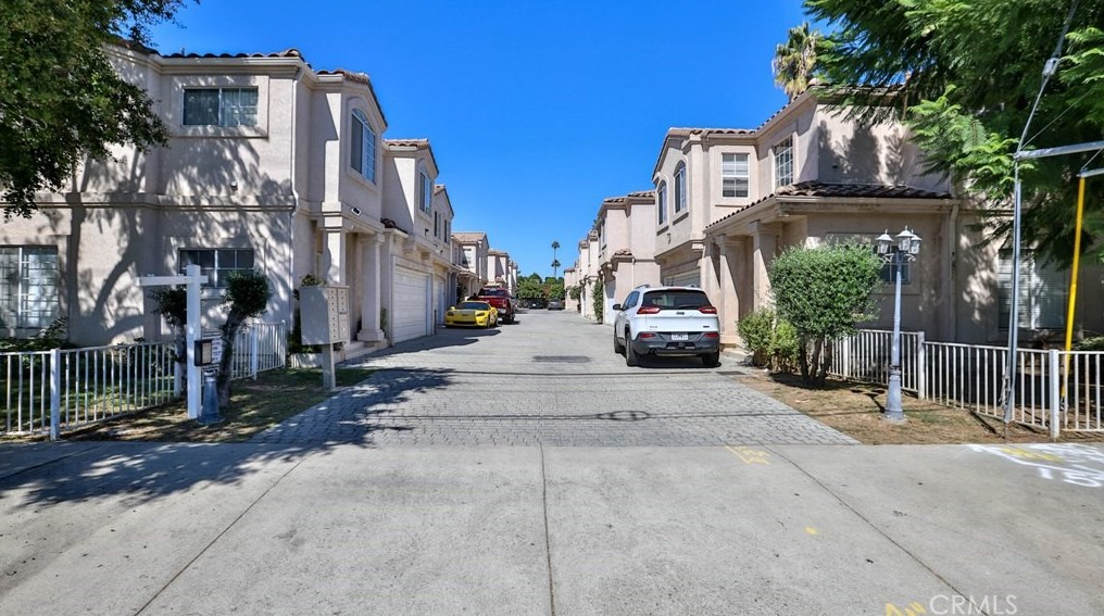 18319 Hart St, Los Angeles CA  91335-4446 exterior