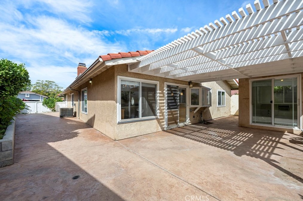 4616 Golden Ridge Dr, Corona CA  92880-9412 exterior