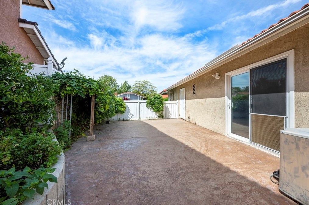 4616 Golden Ridge Dr, Corona CA  92880-9412 exterior