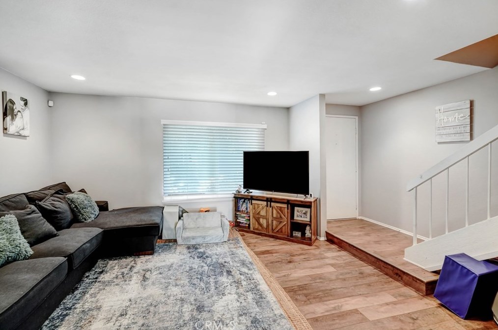 318 Woodglen Dr, San Dimas, CA 91773