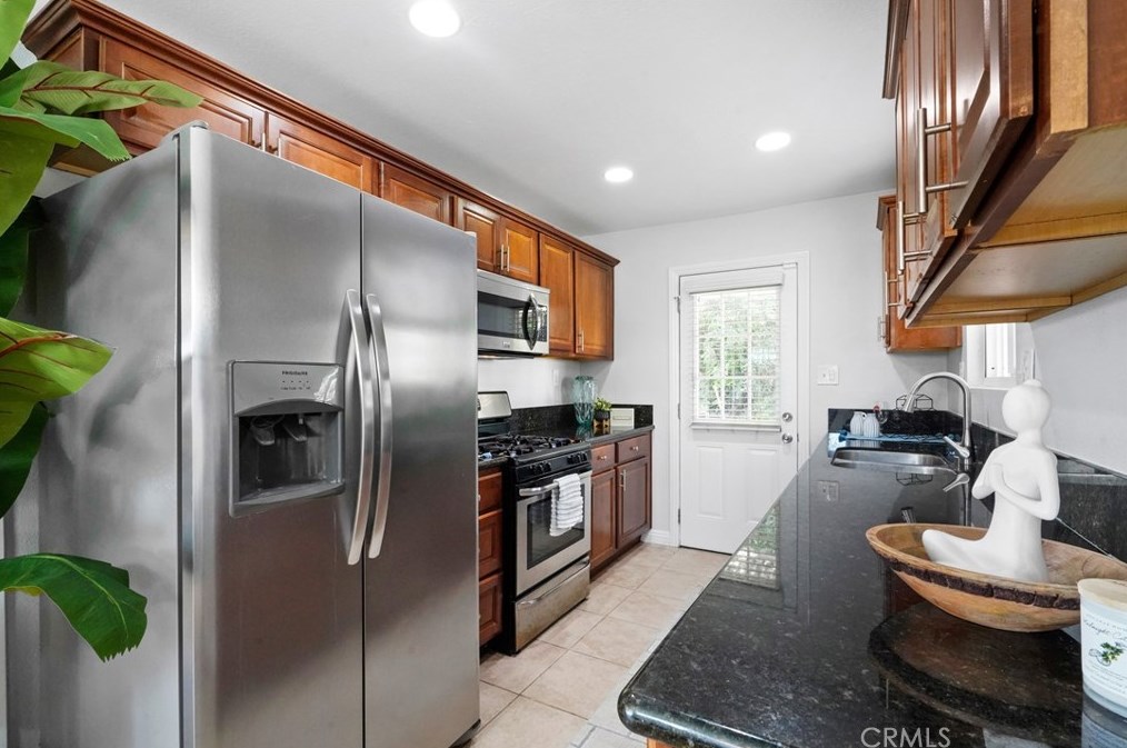 12507 Normandie Ave, Los Angeles, CA 90044-1037