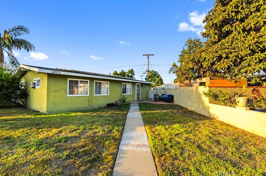 1521 W Warner, Santa Ana, CA 92704