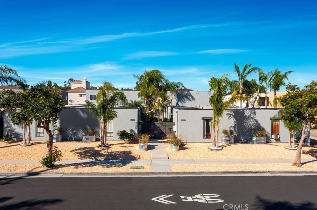 215 Utica Ave, Huntington Beach, CA 92648-2803