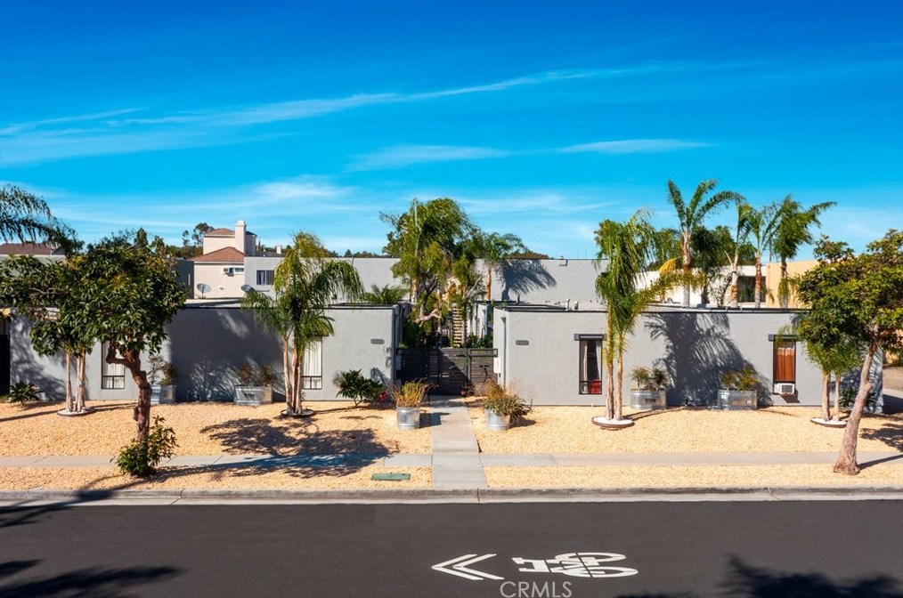 221 Utica Ave, Huntington Beach, CA 92648-2803