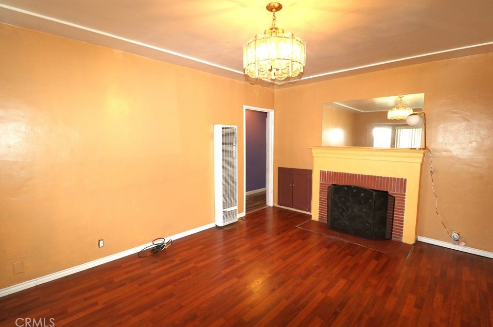 11207 Van Buren Ave, Los Angeles, CA 90044-1333
