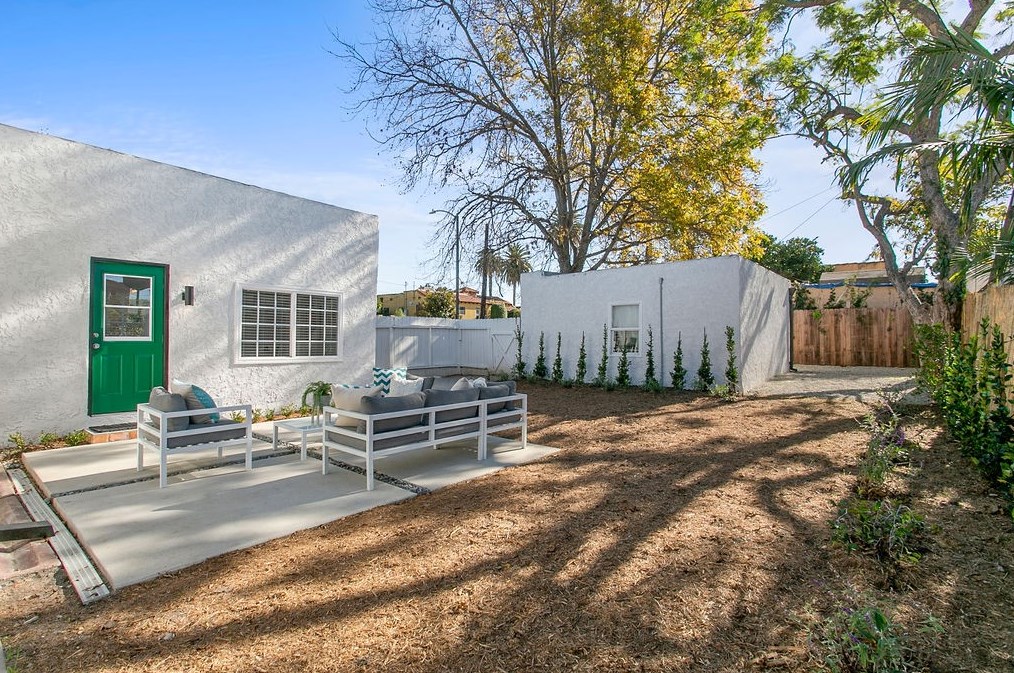 2202 75th St, Los Angeles CA  90043-5326 exterior