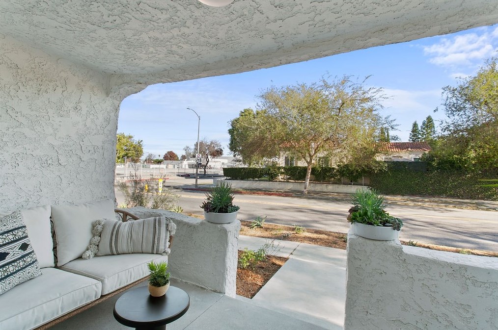 2202 75th St, Los Angeles CA  90043-5326 exterior