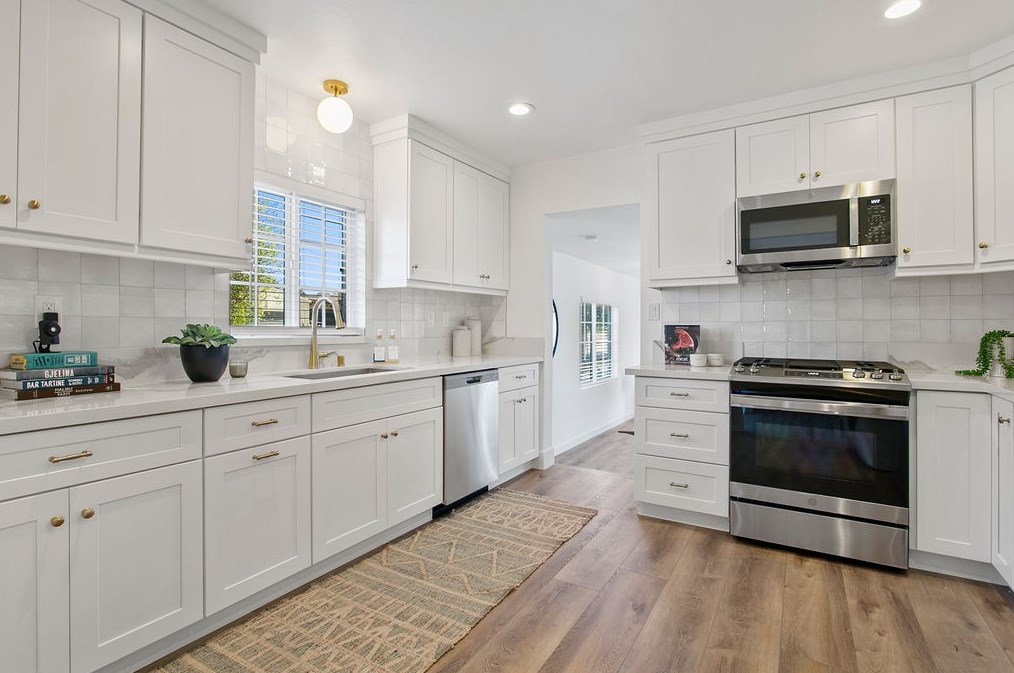 2202 75th St, Los Angeles CA  90043-5326 exterior