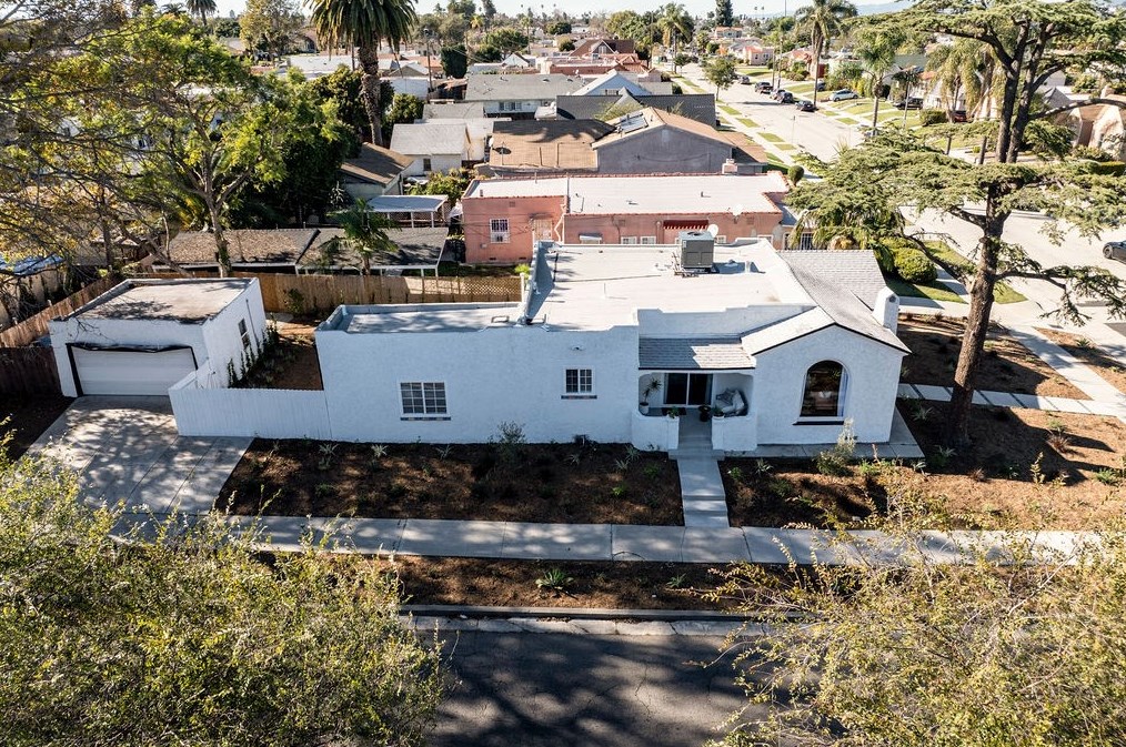 2202 75th St, Los Angeles CA  90043-5326 exterior