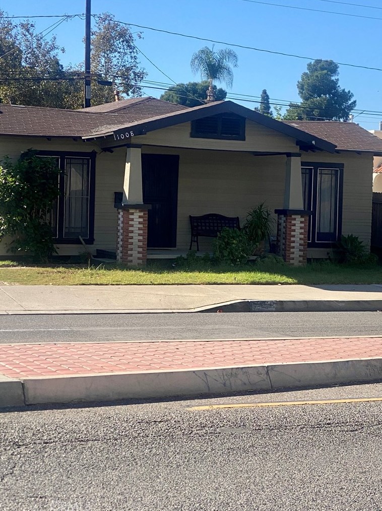 1008 Flower St, Santa Ana, CA 92703-2310