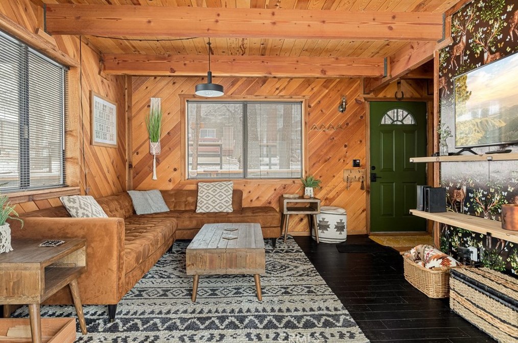 737 Wabash Ln, Big Bear City, CA 92386