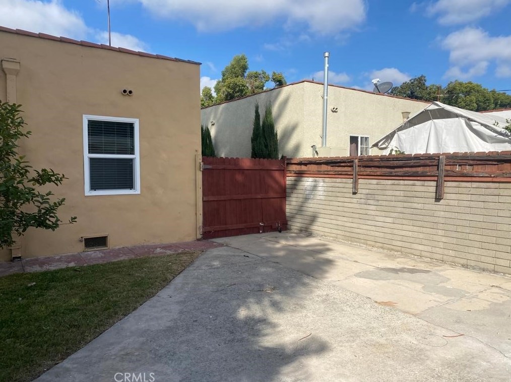8176 S Gate Ave, South Gate, CA 90280