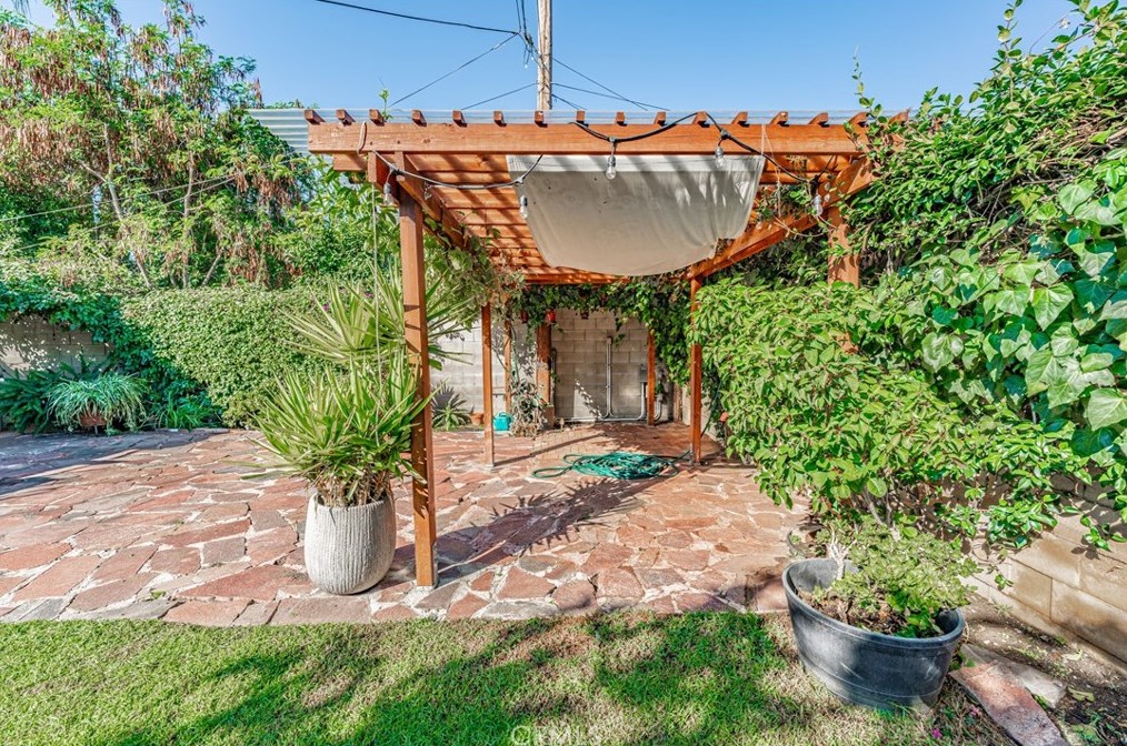 18031 Welby Way, Los Angeles CA  91335-5642 exterior