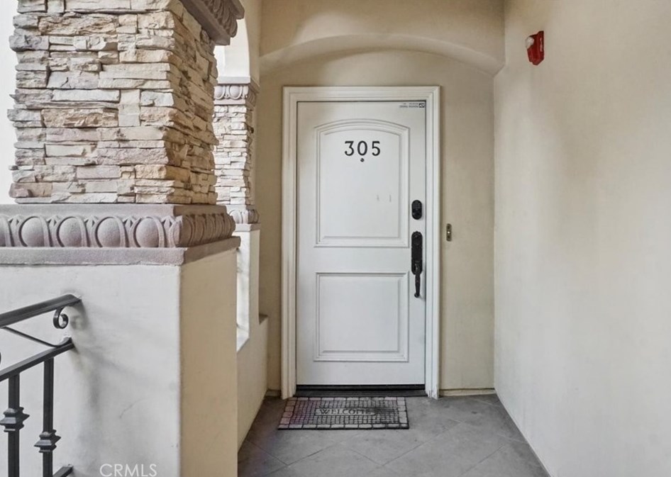 12026 Hoffman St #304, North Hollywood, CA 91604