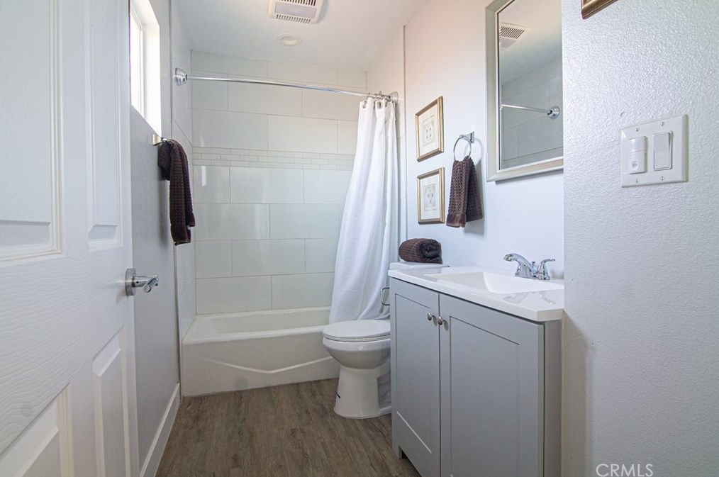 2014 Piru St, Compton CA  90222-3525 exterior