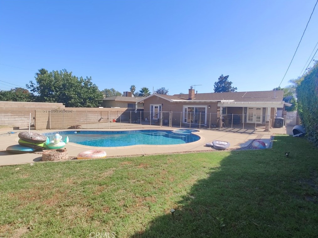 17448 Filbert St, Fontana CA  92335-5921 exterior