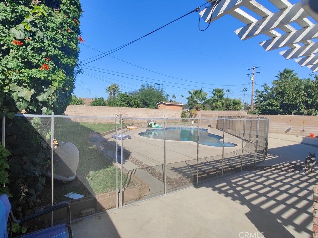17448 Filbert St, Fontana CA  92335-5921 exterior