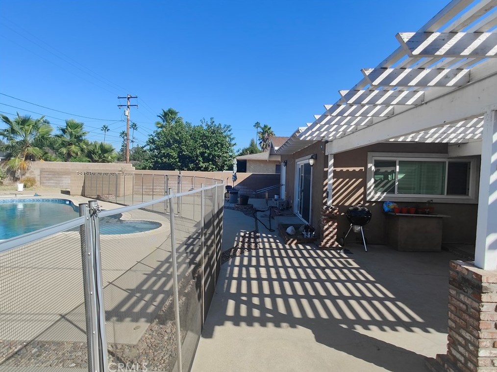 17448 Filbert St, Fontana CA  92335-5921 exterior