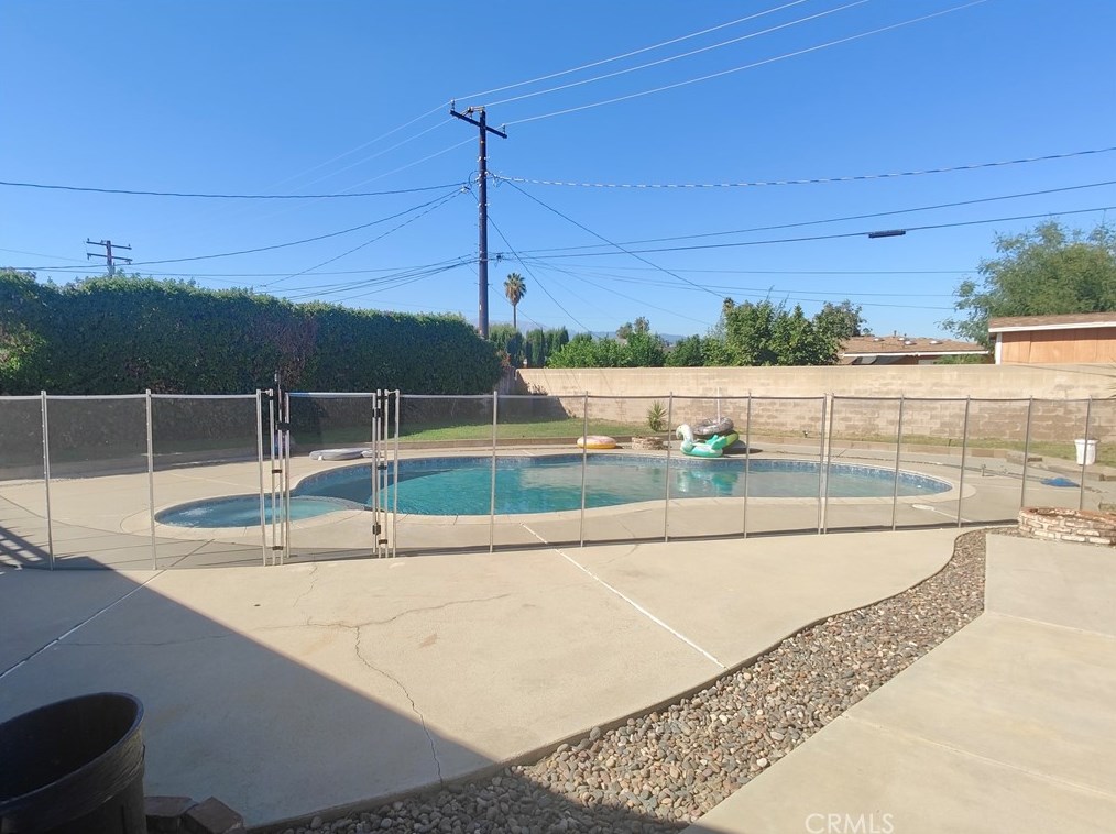 17448 Filbert St, Fontana CA  92335-5921 exterior