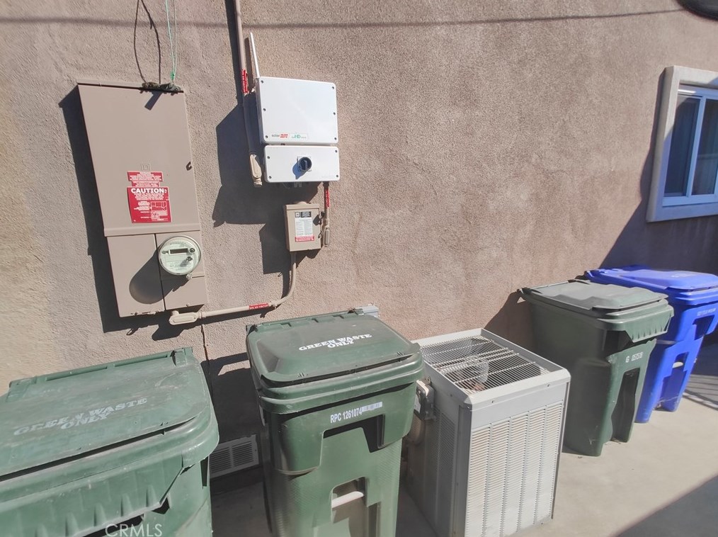 17448 Filbert St, Fontana CA  92335-5921 exterior
