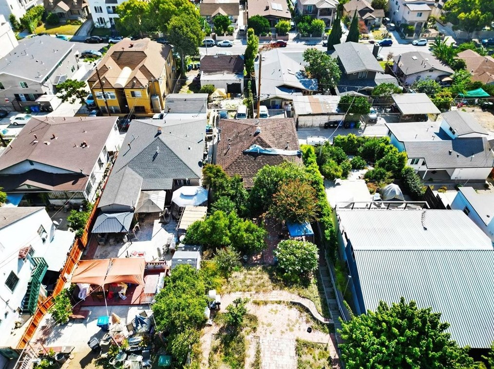 230 Hoover St, Los Angeles CA  90004-3628 exterior