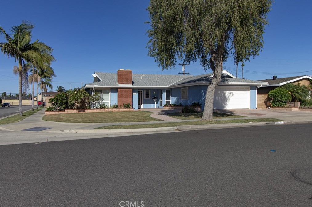6911 Lenis Cir, Huntington Beach, CA 92647-4333
