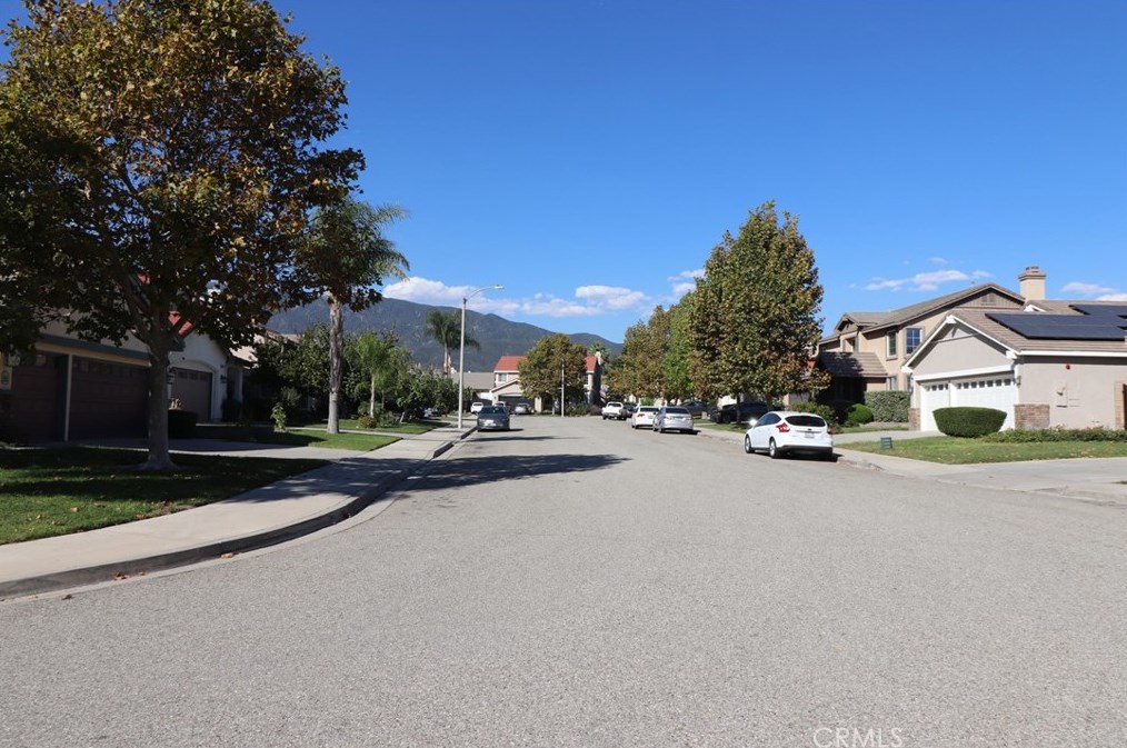 6283 Elesa Way, Fontana, CA 92336-1051