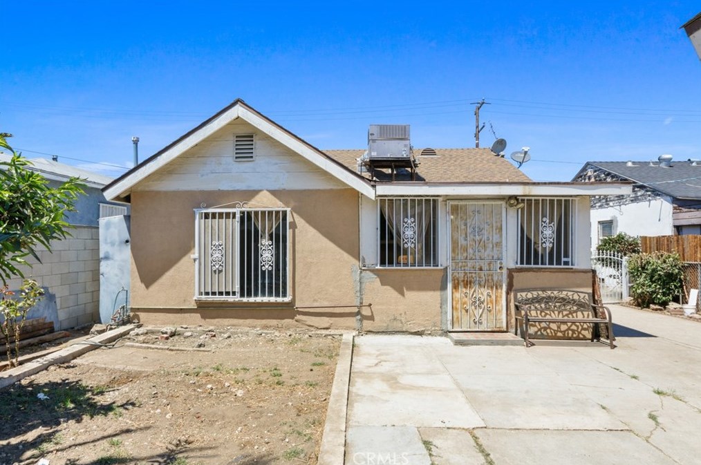 1638 105th St, Los Angeles CA  90047-4451 exterior