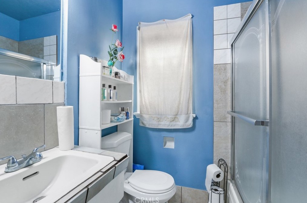 1638 105th St, Los Angeles CA  90047-4451 exterior